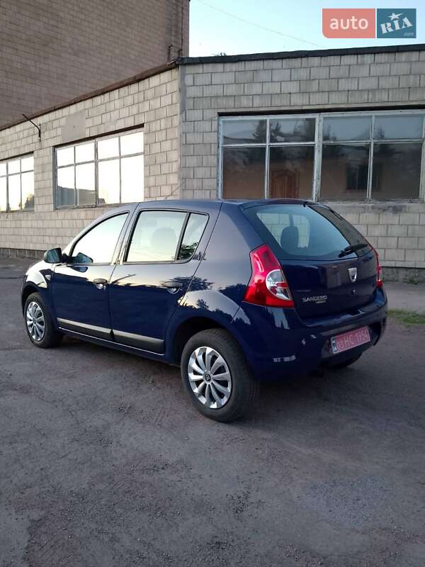 Хэтчбек Dacia Sandero 2009 в Конотопе