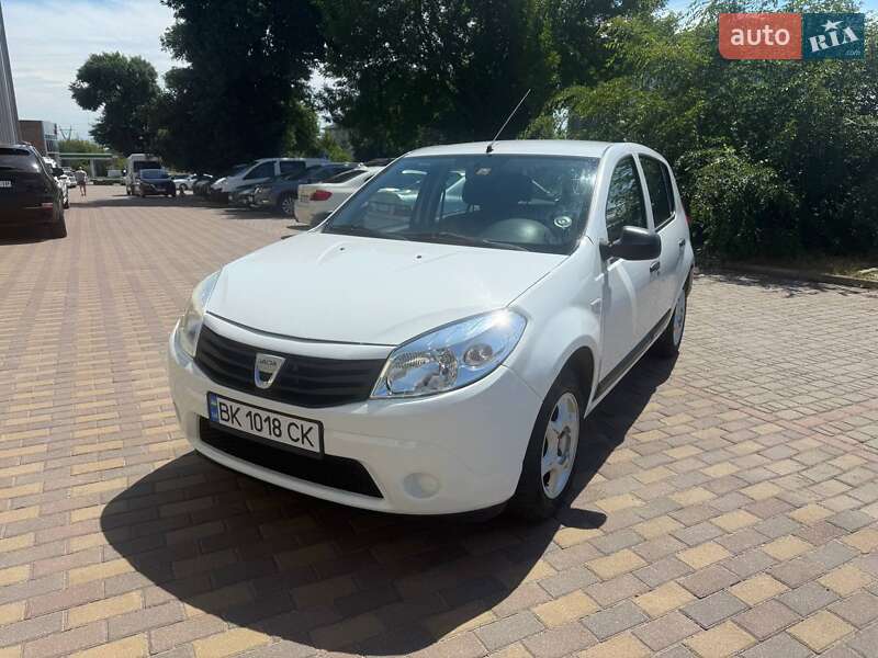 Dacia Sandero 2011