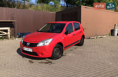 Хэтчбек Dacia Sandero 2009 в Ровно