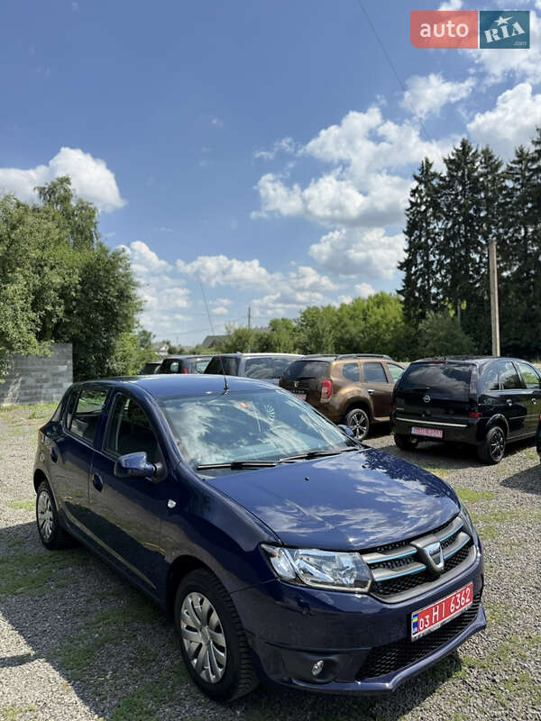 Хэтчбек Dacia Sandero 2015 в 