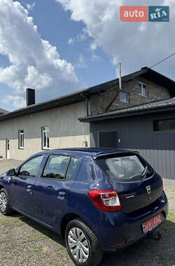 Хэтчбек Dacia Sandero 2015 в 
