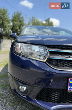 Хэтчбек Dacia Sandero 2015 в 