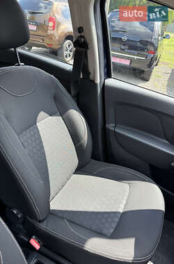 Хэтчбек Dacia Sandero 2015 в 
