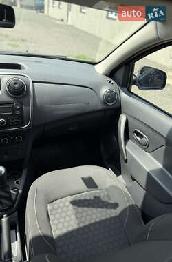 Хэтчбек Dacia Sandero 2015 в 