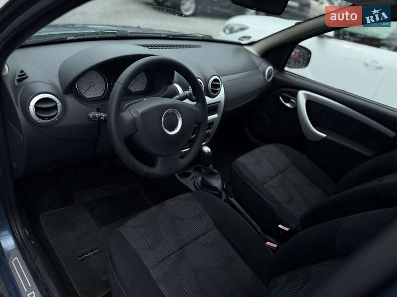 Хетчбек Dacia Sandero 2009 в Дніпрі