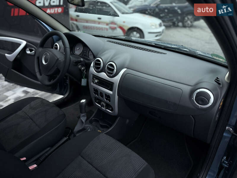 Хетчбек Dacia Sandero 2009 в Дніпрі
