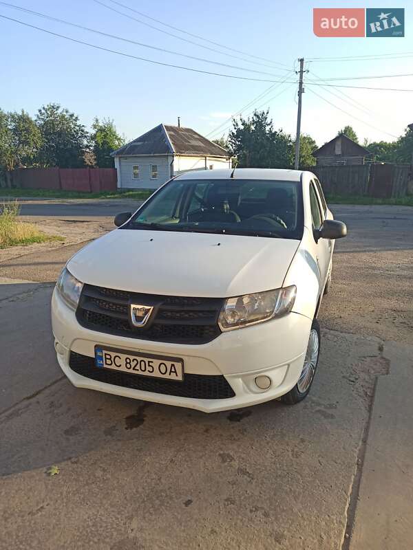 Хэтчбек Dacia Sandero 2013 в Глухове