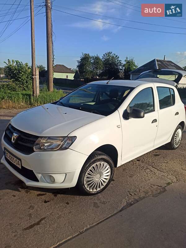 Хэтчбек Dacia Sandero 2013 в Глухове