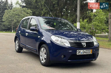 Хэтчбек Dacia Sandero 2010 в 