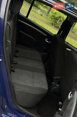 Хэтчбек Dacia Sandero 2010 в 