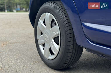 Хэтчбек Dacia Sandero 2010 в 