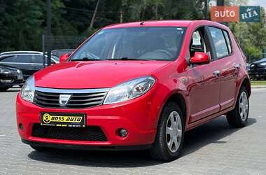 Хэтчбек Dacia Sandero 2010 в 