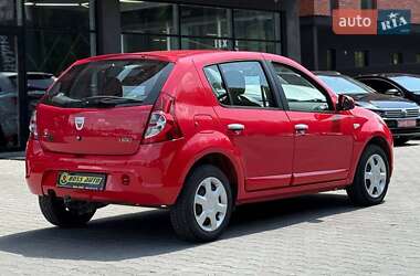 Хэтчбек Dacia Sandero 2010 в 