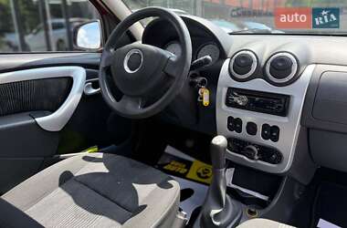 Хэтчбек Dacia Sandero 2010 в 
