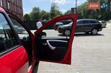 Хэтчбек Dacia Sandero 2010 в 
