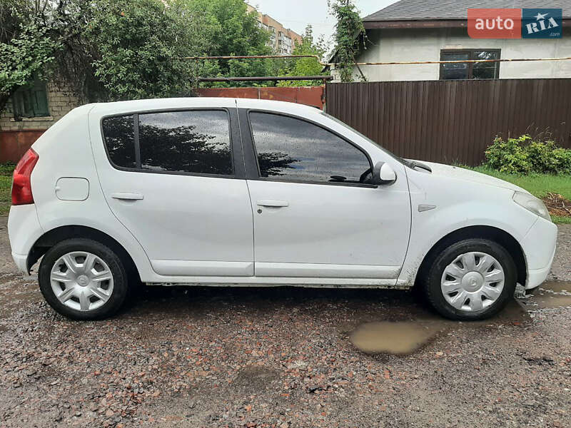 Хэтчбек Dacia Sandero 2012 в Харькове