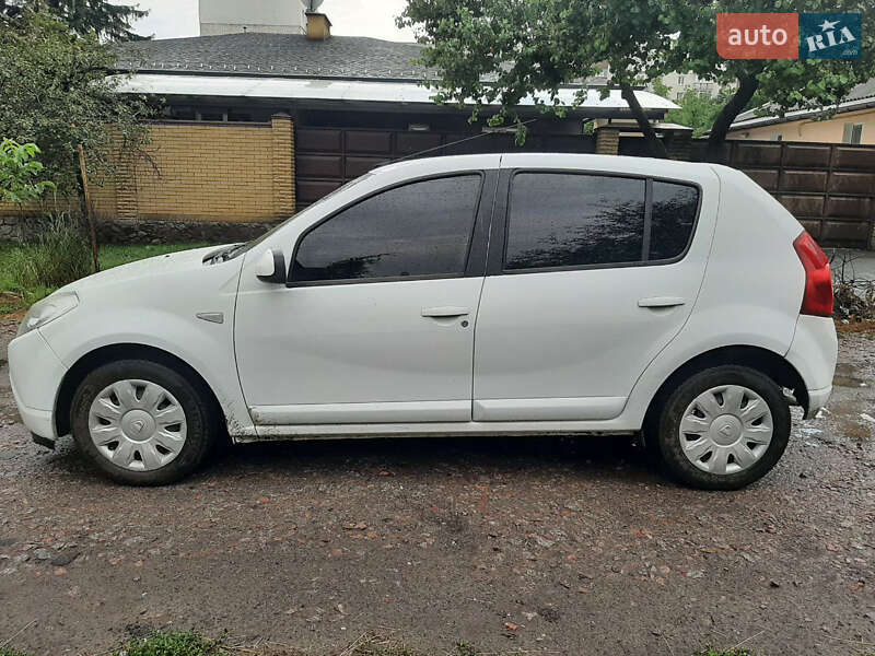 Хэтчбек Dacia Sandero 2012 в Харькове