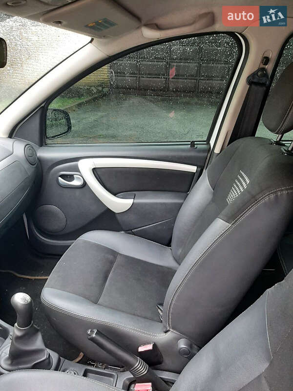 Хэтчбек Dacia Sandero 2012 в Харькове