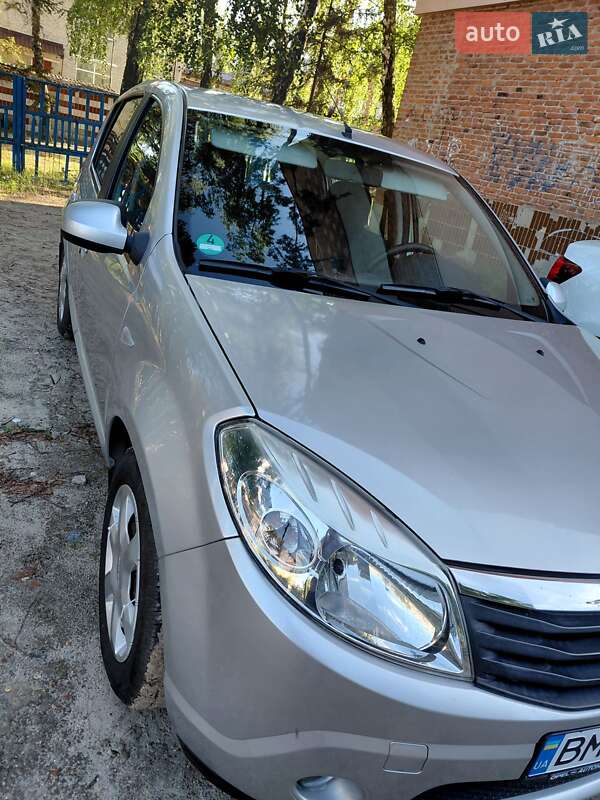 Хетчбек Dacia Sandero 2008 в Охтирці