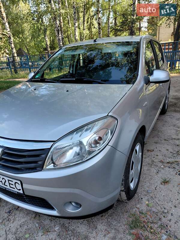 Хетчбек Dacia Sandero 2008 в Охтирці