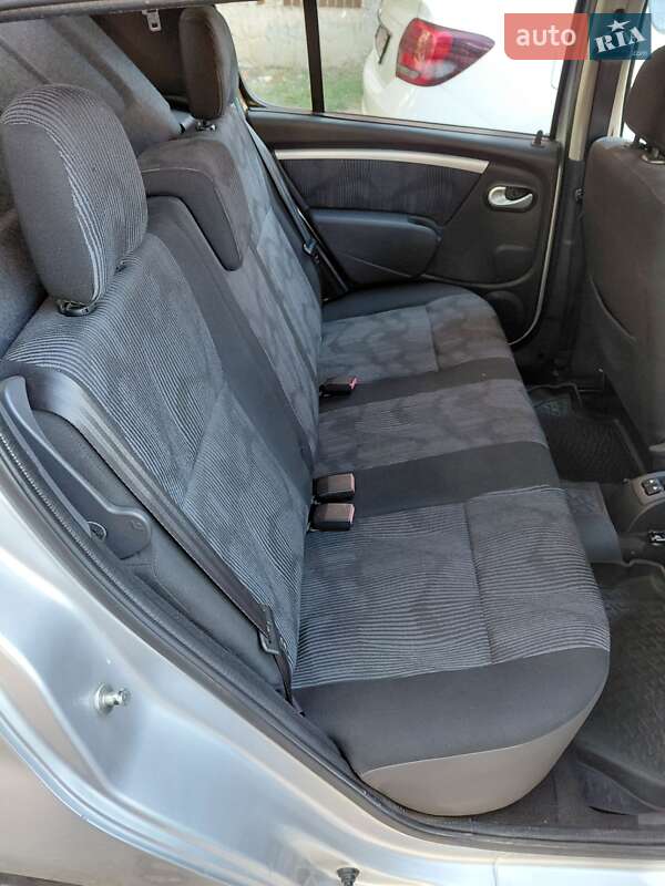 Хетчбек Dacia Sandero 2008 в Охтирці