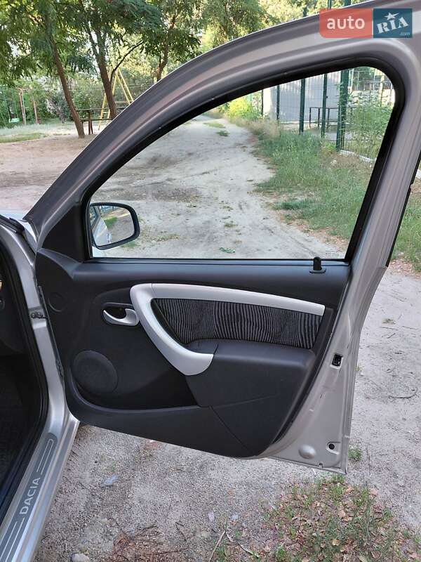 Хетчбек Dacia Sandero 2008 в Охтирці