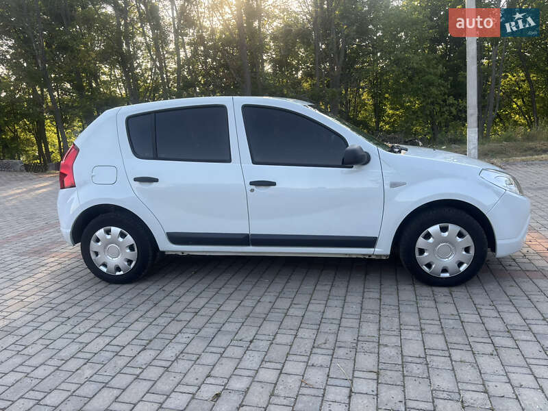 Хэтчбек Dacia Sandero 2012 в Христиновке