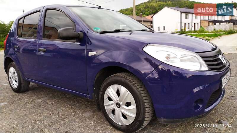 Хэтчбек Dacia Sandero 2009 в Кременце
