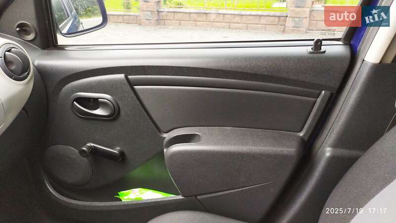 Хэтчбек Dacia Sandero 2009 в Кременце
