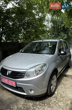 Хетчбек Dacia Sandero 2009 в Чернівцях