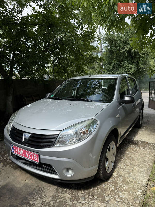 Хэтчбек Dacia Sandero 2009 в Черновцах