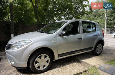 Хетчбек Dacia Sandero 2009 в Чернівцях