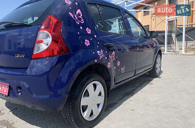 Хэтчбек Dacia Sandero 2009 в 