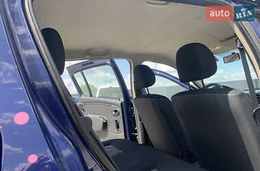 Хэтчбек Dacia Sandero 2009 в 