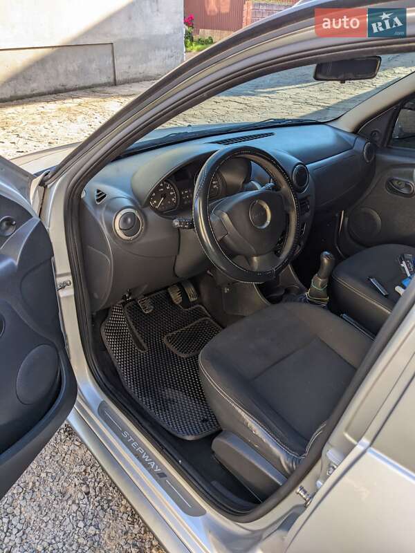 Хетчбек Dacia Sandero 2010 в Бучачі