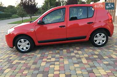 Хетчбек Dacia Sandero 2009 в 