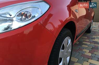 Хетчбек Dacia Sandero 2009 в 
