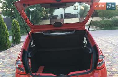 Хетчбек Dacia Sandero 2009 в 