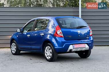 Хэтчбек Dacia Sandero 2009 в 