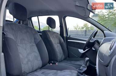 Хэтчбек Dacia Sandero 2009 в 