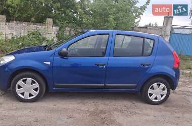 Хэтчбек Dacia Sandero 2009 в 