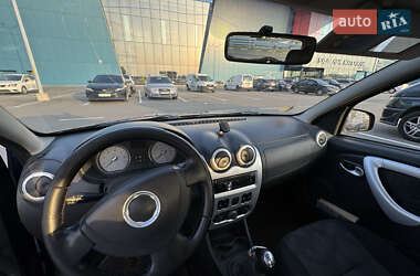 Хэтчбек Dacia Sandero 2010 в 