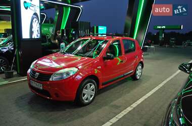 Хетчбек Dacia Sandero 2010 в Дніпрі