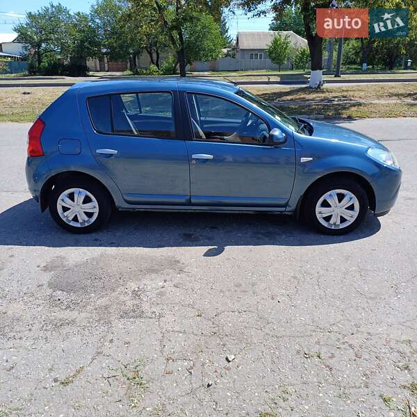 Хэтчбек Dacia Sandero 2008 в Харькове