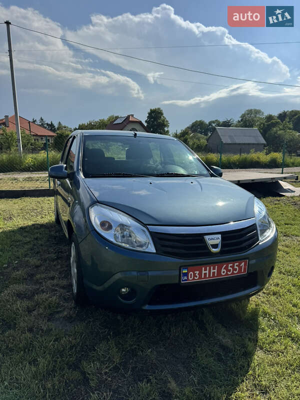 Хетчбек Dacia Sandero 2008 в Володимирі