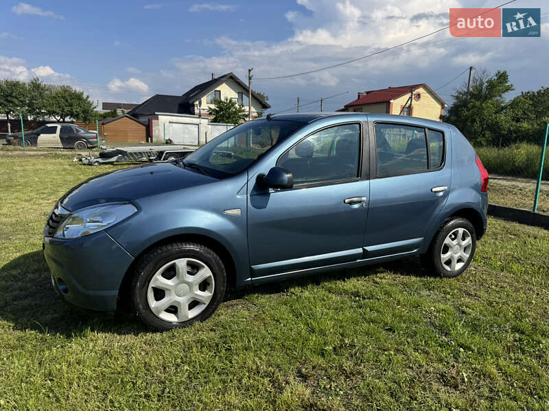 Хетчбек Dacia Sandero 2008 в Володимирі
