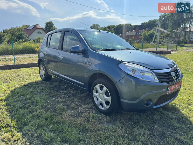 Хетчбек Dacia Sandero 2008 в Володимирі