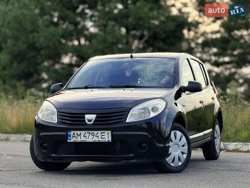 Хэтчбек Dacia Sandero 2010 в Мене