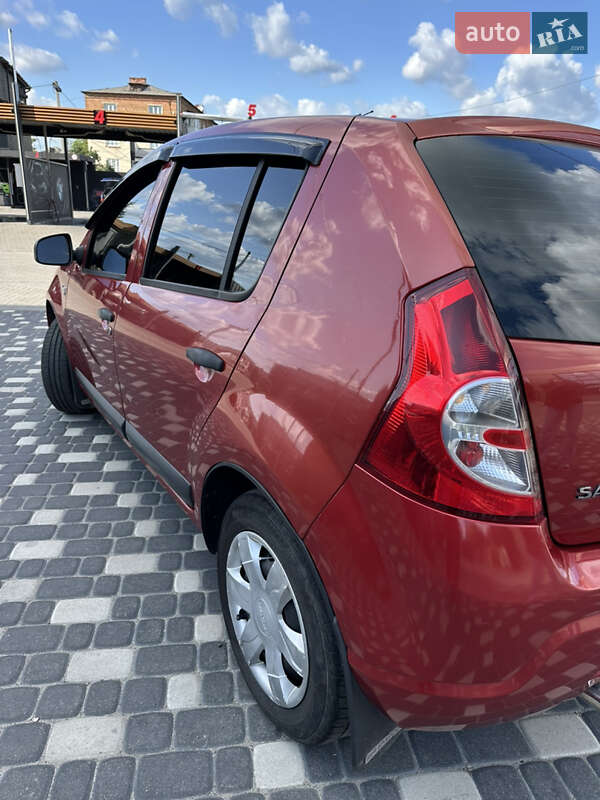 Хэтчбек Dacia Sandero 2009 в Хмельницком