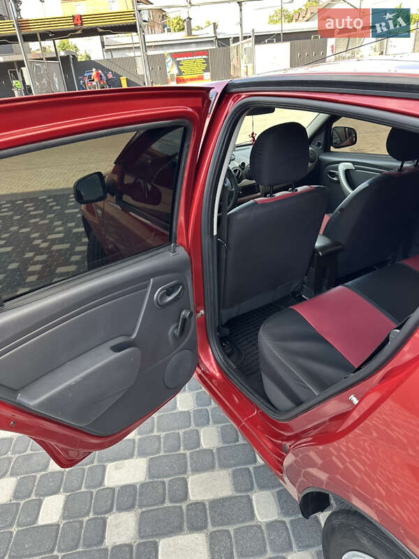 Хэтчбек Dacia Sandero 2009 в Хмельницком